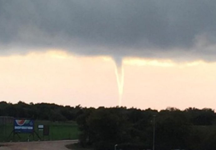 VELIKO NEVRIJEME: Strašna pijavica i siloviti pljuskovi iznenadili stanovnike