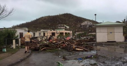 IZDATO UPOZORENJE: Stiže snažan uragan, još se ne zna gde će da udari! (FOTO) 
