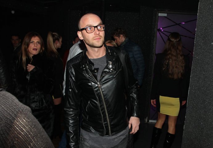 SKANDAL NA SVADBI: Evo šta kaže poznati pjevač nakon što mu je napadač odgrizao uho!