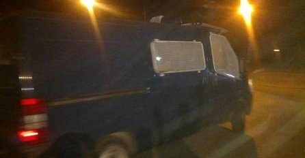 Policajac udario novinara šakom u glavu i bacio mu mobitel u more