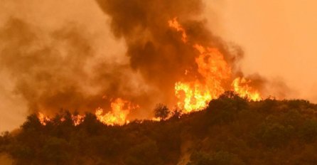 POŽARI SE ŠIRE VELIKOM BRZINOM, PROGLAŠENO VANREDNO STANJE: Najmanje 15 osoba poginulo, više od 150 nestalo! (VIDEO)