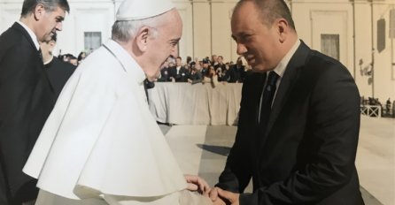 Ministar Crnadak u Vatikanu razgovarao s papom Franjom