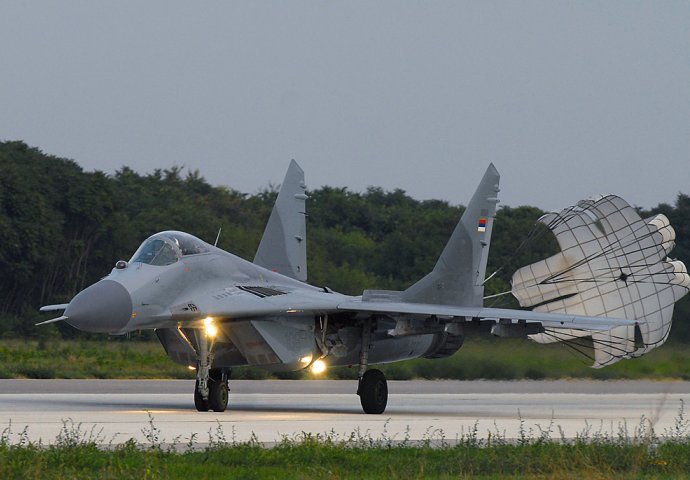 KOMENTAR DANA/Vojni analitičar Nedžad Ahatović za Novi.ba: Srbija je od Rusije dobila MiG-ove iz 1984. godine!