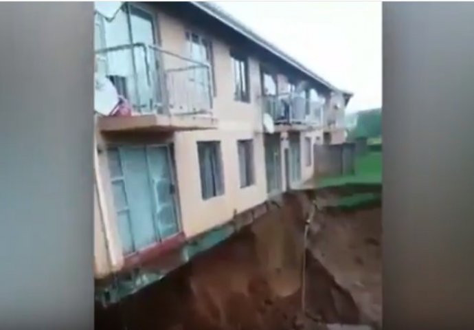 NAJGORA OLUJA GUTA SVE PRED SOBOM: Ova kuća bi svakog trenutka mogla da se sruši u provaliju, zidovi su svi popucali (VIDEO)
