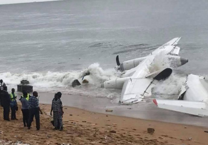 STRAVIČAN PAD AVIONA: Ima poginulih 