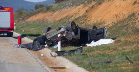 JEZIVA SAOBRAĆAJNA NESREĆA: Automobil sletio s puta, ima poginulih 