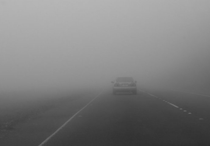 VOZAČI SE MOLE NA MAKSIMALAN OPREZ: Na putevima u dolinama rijeka magla smanjuje vidljivost