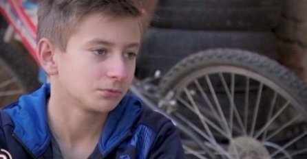 NEĆETE MOĆI PRESTATI PLAKATI: Ovog dječaka je majka ostavila, živi u siromaštvu i ima poljski WC, ali i NEJVEROVATAN TALENAT!