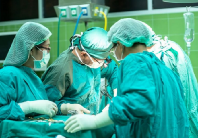 Kontroverzna operacija: U decembru će prvi put biti transplantirana ljudska glava