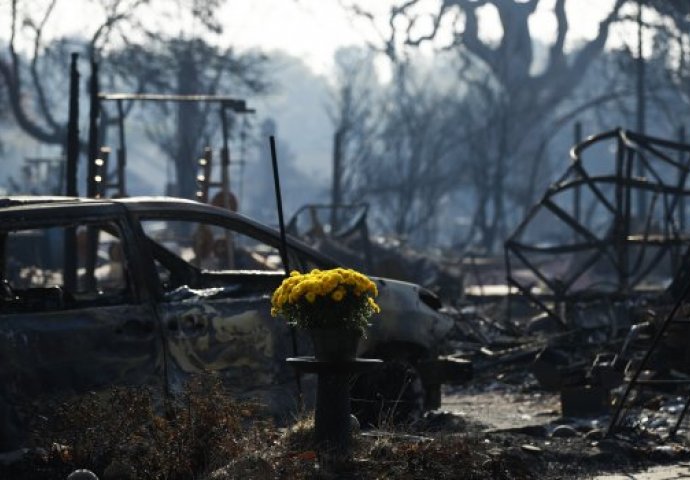 SAMO IZGORJELE KUĆE I PUSTOŠ: Potresni prizori najpogubnijeg požara  (FOTO)