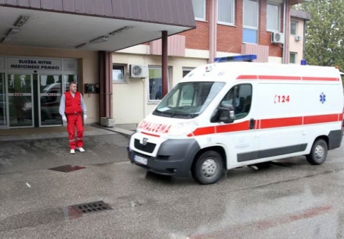 Pacijent nasrnuo nožem na tehničara Hitne pomoći: 'ZAKLAĆU TE, TURČINE'