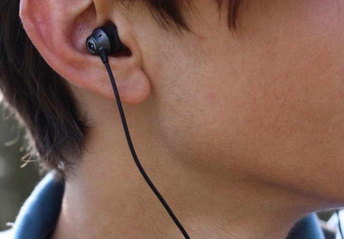 PUNE SU BAKTERIJA I MOGU IZAZVATI UPALE UHA: Uz ove savjete očistite slušalice za mobitel bez nanošenja štete
