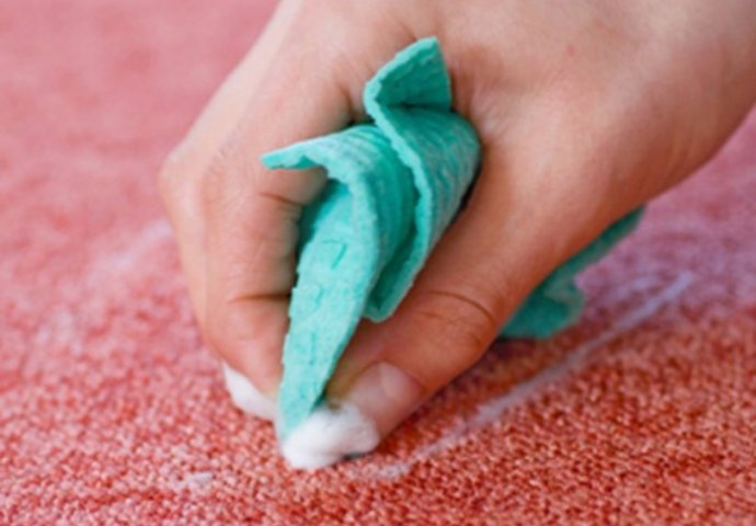 ZABORAVITE SKUPA SREDSTVA: Očistite fleke na tepihu lako i efikasno!