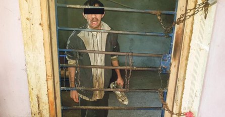 HOROR U REGIONU: Otac bolesnog sina već sedam godina drži u kavezu! ŽIVE U JEZIVIM USLOVIMA