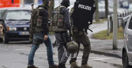 NEMA GOVORA O TERORIZMU: Psihički bolesnik ranio je osmero ljudi!