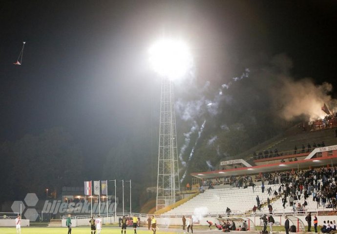 DERBI U MOSTARU: Dron sa zastavom HERCEG-BOSNE na utakmici HŠK Zrinjski - FK Sarajevo! (VIDEO)