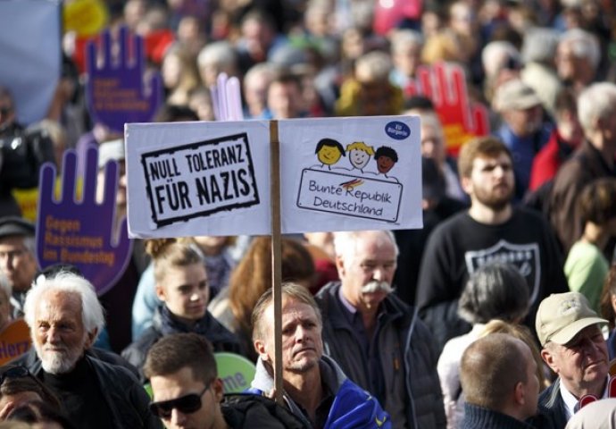 U Berlinu hiljade ljudi na ulicama, prosvjeduju protiv ekstremne desnice i rasizma