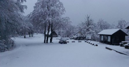 JAKO ZAHLAĐENJE, PALO 30 CENTIMETARA SNIJEGA: "Ne preporučuje se odlazak gore"