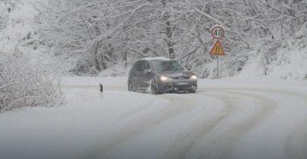 SNJEŽNI NANOSI U REGIONU: Obustavljen saobraćaj 