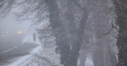 OPŠTI KOLAPS NA PUTEVIMA, OBUSTAVLJEN SAOBRAĆAJ: Zbog snijega upaljen CRVENI METEOALARM!