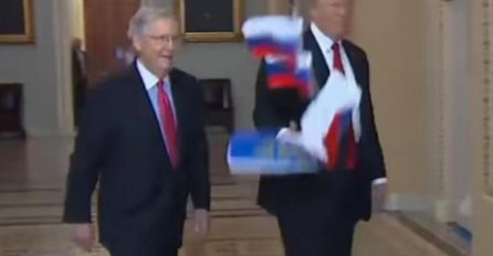 SKANDAL U WASHINGTONU:  Trumpa gađali ruskim zastavama, nazvali ga IZDAJNIKOM 