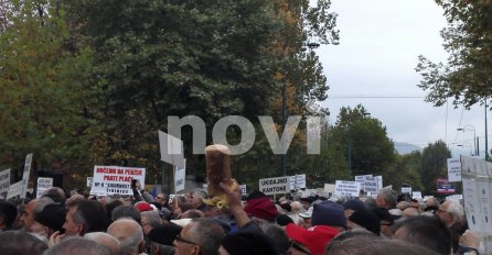 FOTO DANA: Masovni protesti penzionera u Sarajevu