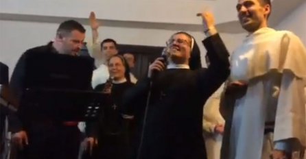 OVO MORATE VIDJETI: Fratri i časne sestre zapjevali "BOSNO MOJA" i digli sve na noge (VIDEO)