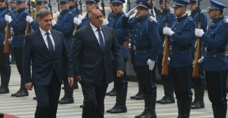Premijer Bugarske Borisov svečano dočekan pred zgradom institucija BiH