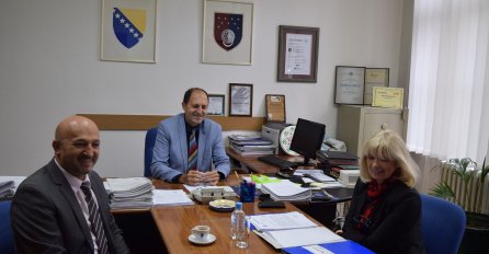 Sindikat: Razdvojiti pitanje plata funkcionera od državnih službenika