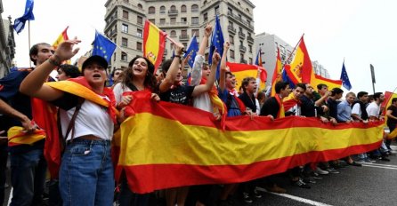 Demonstranti u Barceloni traže hapšenje Carlesa Puidgemonta