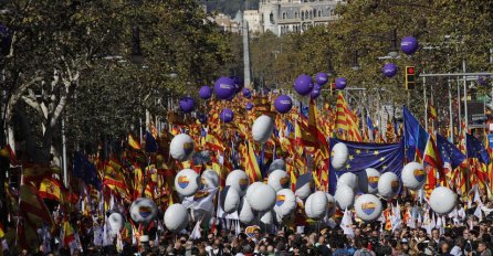 Stotine hiljada zagovornika jedinstvene Španjolske na ulicama Barcelone