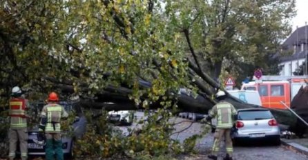 EVROPU POHARALA STRAŠNA OLUJA: Poginulo petero, vjetar i do 180 km/h (FOTO + VIDEO)