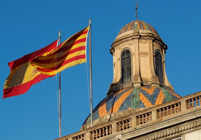 ŠPANSKA ZASTAVA NA ZGRADI VLADE: "Povratak u stvarnost za katalonske separatiste"