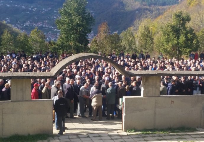 "Nikada te zaboraviti nećemo!"  GRAD OKOVAN TUGOM: S bolom i suzama više od 2.000 ljudi se oprostilo od Armina Buljkovića koji je poginuo u saobraćajnoj nesreći