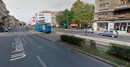 STRAŠNA SAOBRAĆAJNA NESREĆA: Auto preletio preko ceste, zabio se u tramvajsko stajalište i zapalio se