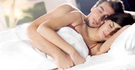 PSIHOLOZI OTKRIVAJU: Ovih 11 stvari sretni parovi naprave prije odlaska u krevet