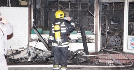 GORI PORED GLAVNE AUTOBUSKE STANICE: Pričinjena ogromna materijalna šeta, velik broj vatrogasaca na terenu