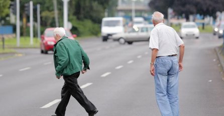 STRAVIČNA NESREĆA: Deda žurio da pređe ulicu, pa smrtno stradao