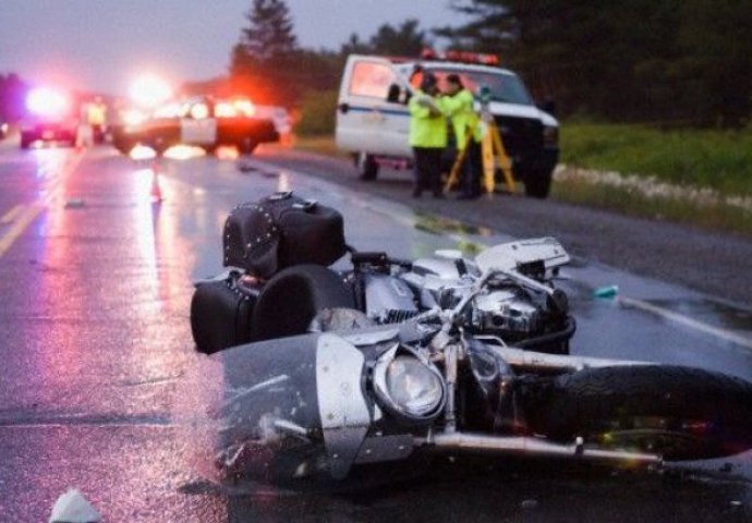 MRTAV PIJAN: 44-godišnjak motociklom krivudao po cesti pa sletio u jarak