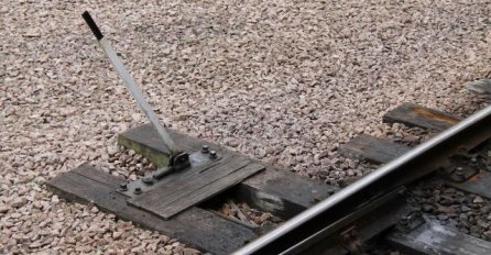 Zemlja zatrpala radnike na pruzi, trojica stradala