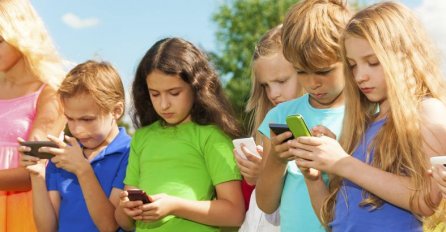 Bh. psiholozi: Mobiteli djeluju na djecu kao droga, ali besmisleno ih je danas braniti "Najvažnija je kontrola upotrebe mobitela"