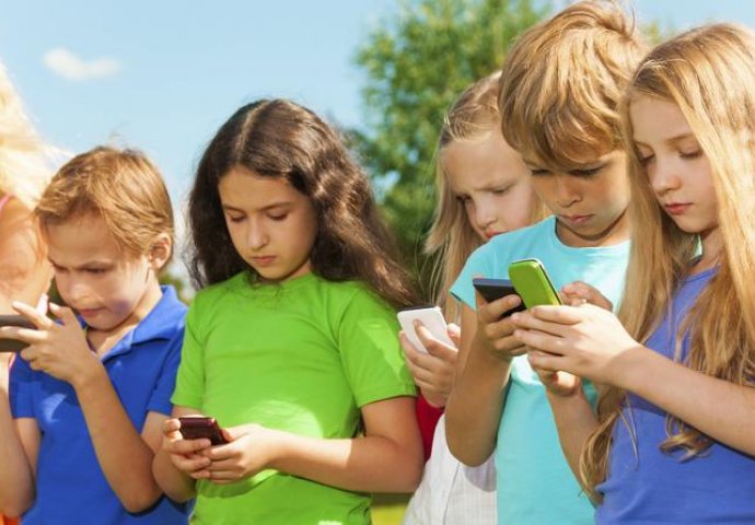 Bh. psiholozi: Mobiteli djeluju na djecu kao droga, ali besmisleno ih je danas braniti "Najvažnija je kontrola upotrebe mobitela"