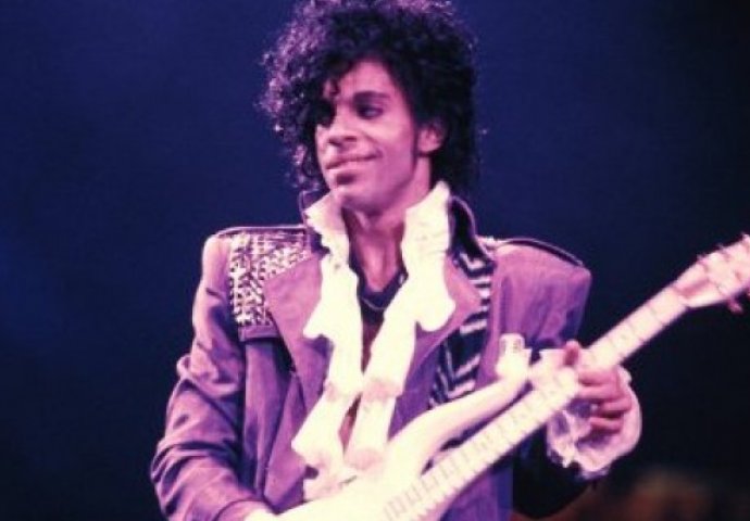 PREMINUO PROŠLE GODINE: Gitara slavnog pjevača Princea prodata na aukciji za 700.000 dolara