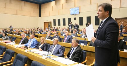 Opozicija traži da Dodik obrazloži odluku o referendumu