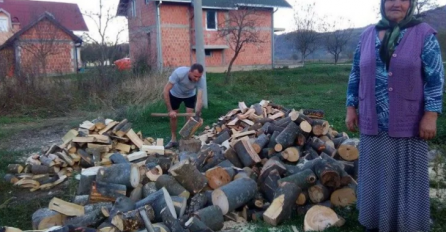 Međunarodni forum solidarnosti – Emmaus obezbijedio ogrjevna drva za 30 majki Srebrenice