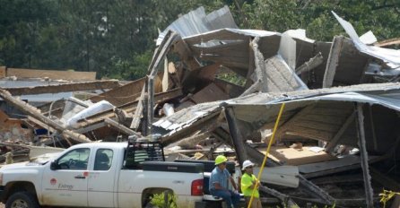 TOTALNO UNIŠTENJE: Najmanje devet tornada OPUSTOŠILO ZEMLJU(VIDEO)