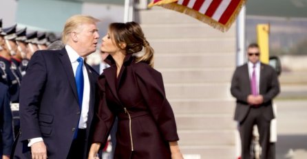 TRUMP JE OTIŠAO OD MELANIJE, A ONDA MU JE ONA DOBACILA NEKOLIKO RIJEČI: Odmah se okrenuo i pred svima uradio NEVJEROVATNU STVAR! (FOTO)