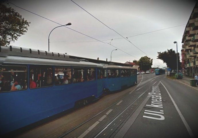 Saobraćajna nesreća: Sudarila se dva auta i tramvaj