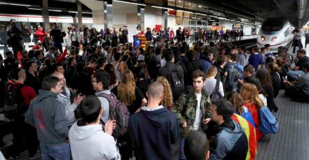 NASTAO OPŠTI HAOS U BARSELONI: Demonstranti blokirali i željeznicu, traže SAMO OVO!