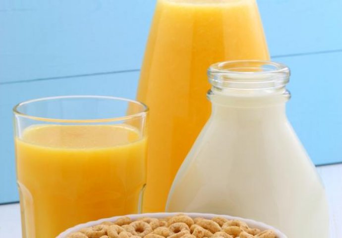 Šta je bolje popiti ujutro: đus ili mlijeko? Odgovor će vas sigurno iznenaditi